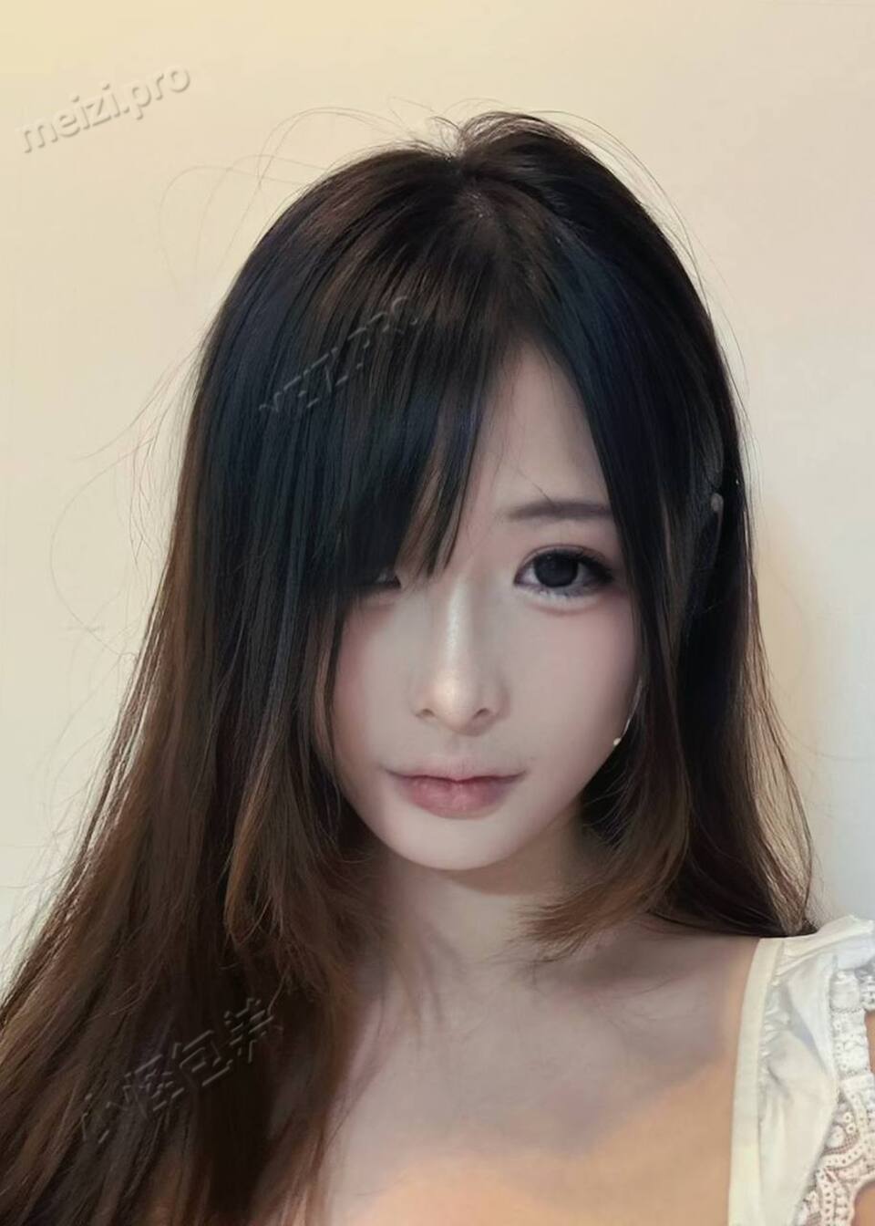 广东 广州 天河区 20岁 155cm 84 B杯 无 听话 SM:是 无套:可 口交:可 过夜:可 可飞:可 价格:9 特点:听话