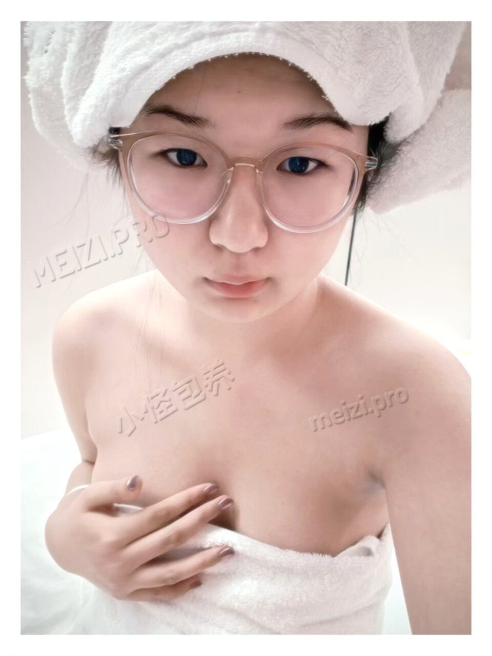 山东 济南 19岁 178cm 135 C杯 学生 刚破chu经验少 听话 可以一起打游戏 抽烟纹身:无 SM:否 无套:可 口交:可 可飞:可以 价格:4 特点:刚破chu经验少 听话 可以一起打游戏