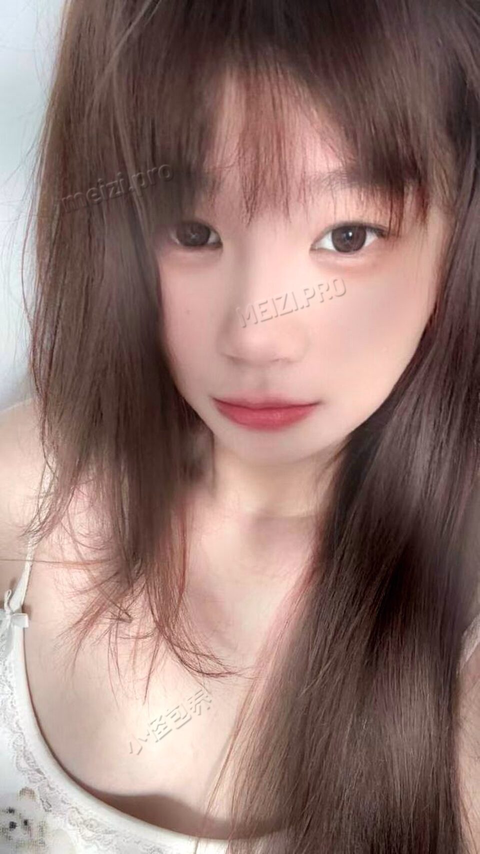 浙江 杭州 23岁 168cm 107 B杯 工作 敏感体 水多 不做作 SM:是 无套:可 口交:可 过夜:可 同居:可 可飞:可 价格:4 特点:敏感体 水多 不做作