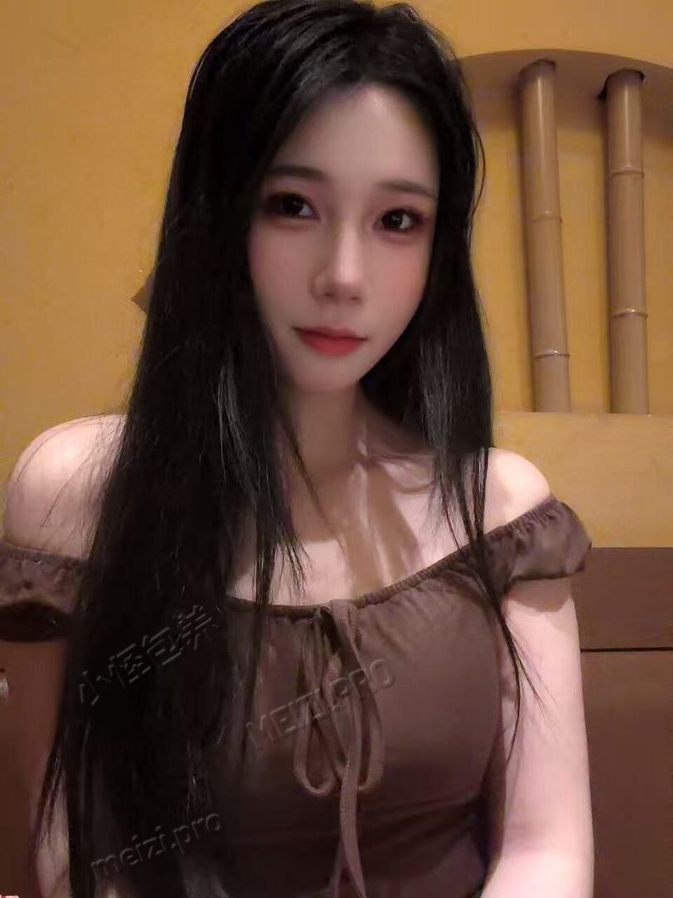 湖南 长沙 25岁 164cm 90 B杯 实习 性格好，身材好，真诚 抽烟纹身:无 SM:否 无套:可 口交:可 过夜:可 同居:可 可飞:可 价格:15 特点:性格好，身材好，真诚