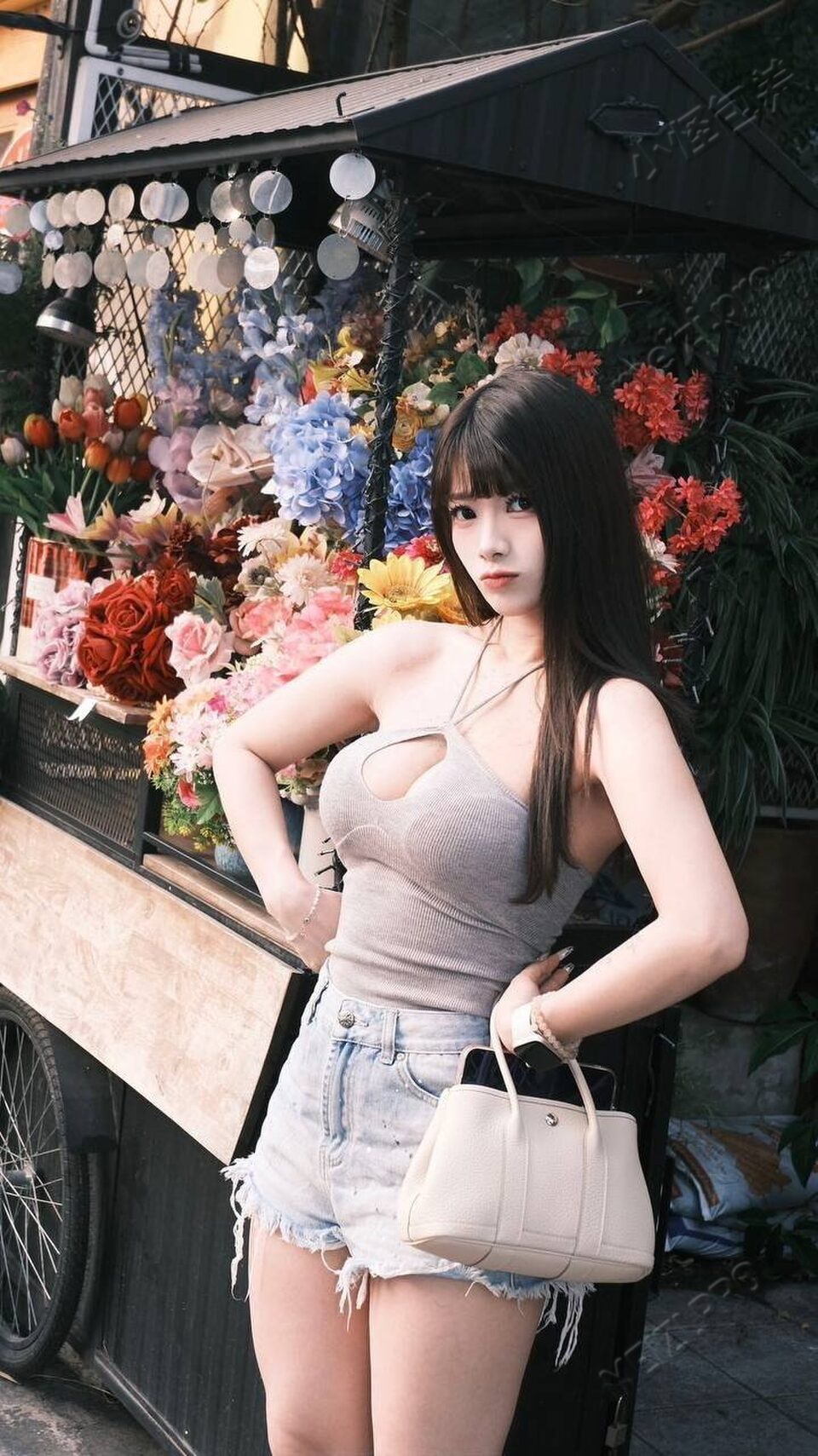 澳门 23岁 165cm 98 E杯 工作 粤语日语英语 可纯可御 纯天然 健身痕迹明显 抽烟纹身:无 SM:是 无套:可 口交:可 过夜:可 同居:可 可飞:可以 价格:18 特点:粤语日语英语 可纯可御 纯天然 健身痕迹明显
