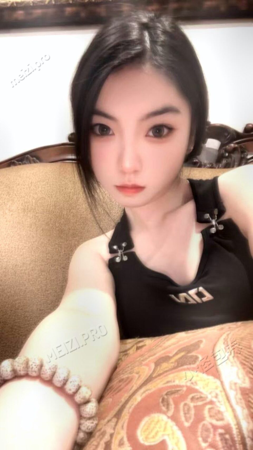 黑龙江 哈尔滨 21岁 171cm 93 B杯 学生 颜值在线，身材比例好，柔若无骨，性格开朗不粘人，知心小宝贝；有三五样拿手菜，台球有点小技术，腿长腰细 SM:否 无套:否 口交:可 过夜:可 同居:可 可飞:可 其他城市和外省 价格:10 特点:颜值在线，身材比例好，柔若无骨，性格开朗不粘人，知心小宝贝；有三五样拿手菜，台球有点小技术，腿长腰细