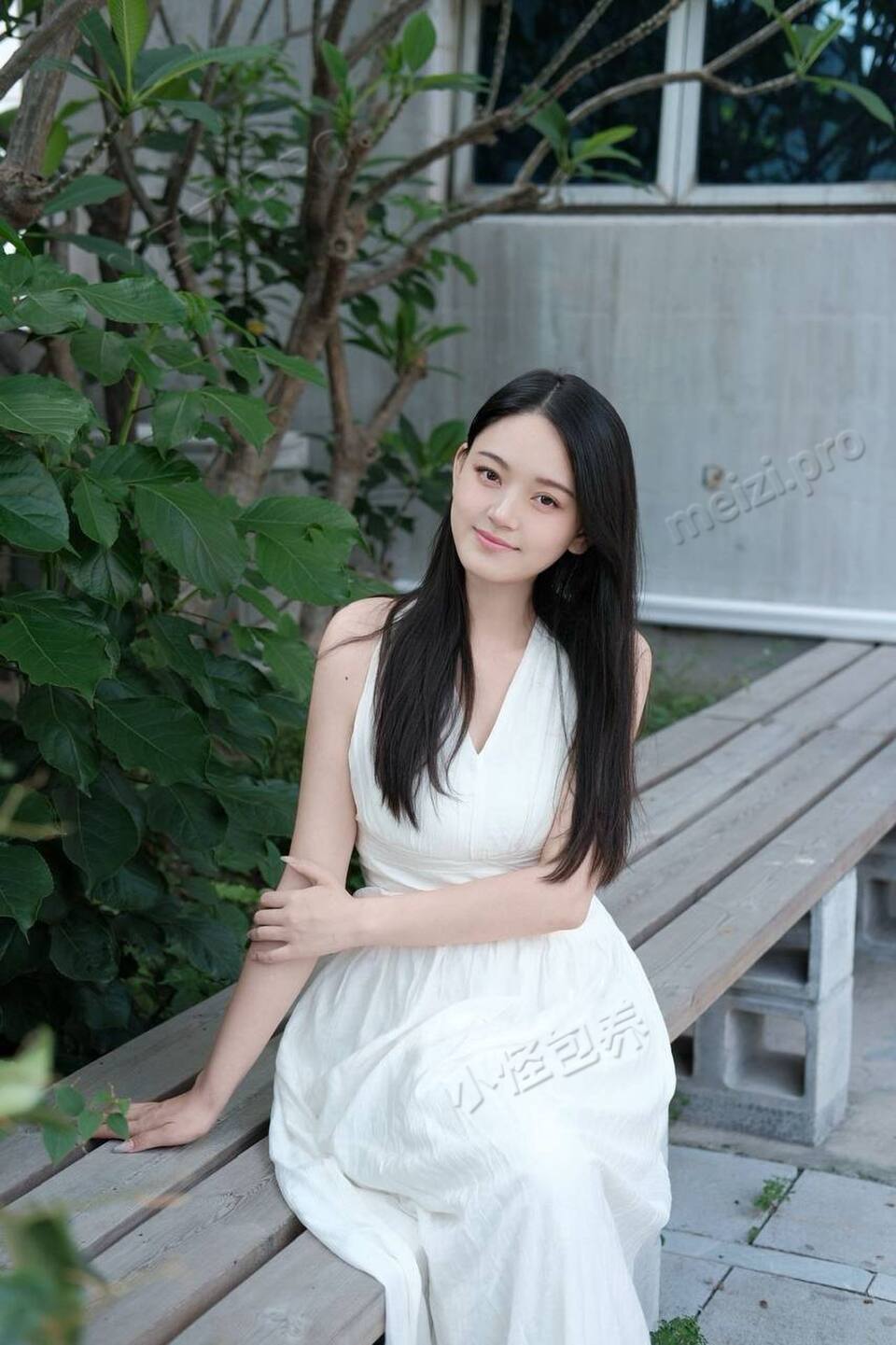 广东 深圳 23岁 175cm 55 C杯 学生 新卡非常有气质 SM:是 无套:否 口交:可 同居:否 可飞:可 异地 港澳 价格:18 特点:新卡非常有气质
