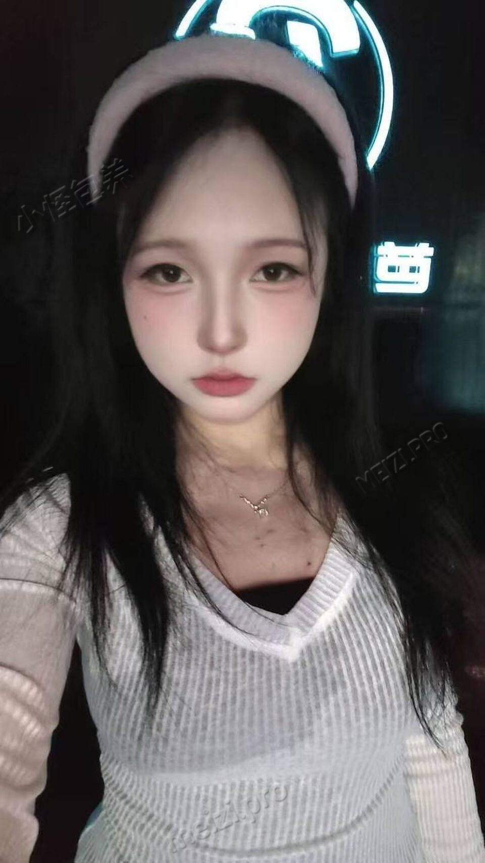 贵州 贵阳 20岁 156cm 94 B杯 服务员 唱歌,跳舞 抽烟纹身:不抽烟有纹身 SM:否 无套:可 口交:否 过夜:否 同居:否 可飞:否 价格:3 特点:唱歌,跳舞