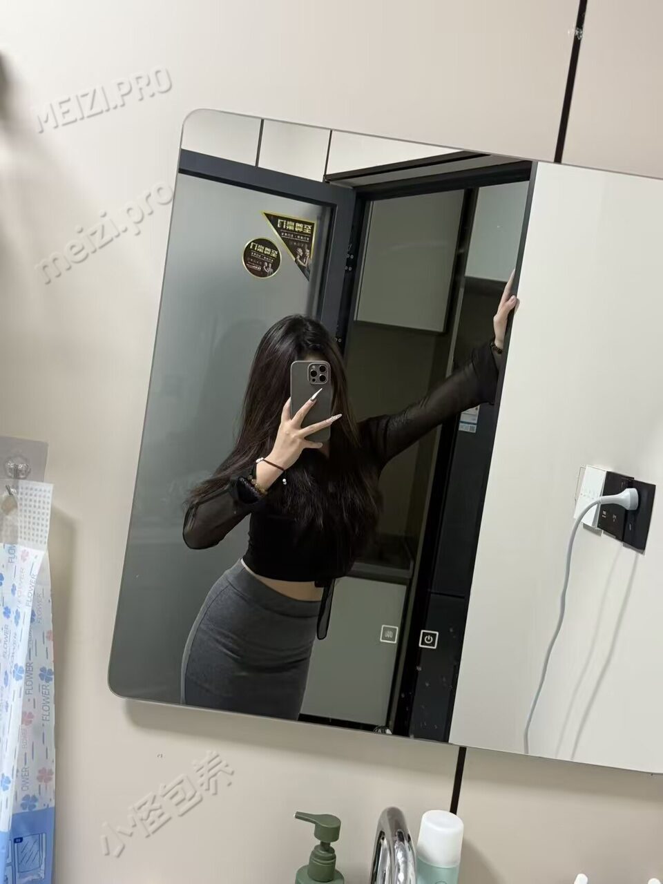 浙江 台州 18岁 160cm 105 C杯 DJ 年纪小但懂事,唱歌跳舞,性格好 抽烟纹身:不抽烟有纹身 SM:是 无套:可 口交:可 过夜:可 同居:可 可飞:可 价格:8 特点:年纪小但懂事,唱歌跳舞,性格好