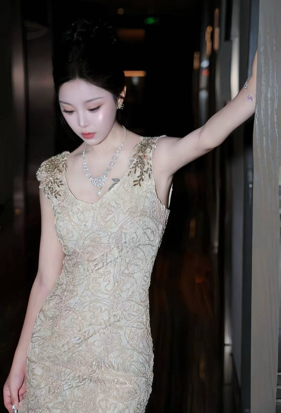 山东 济南 19岁 165cm 45 C杯 学生 清纯可爱，活泼开朗，相处时是你的贴心女友，俏皮甜美，落落大方，不会冷场，细腻呵护 抽烟纹身:有纹身 SM:是 无套:可 口交:可 过夜:可 同居:可 可飞:可 价格:15 特点:清纯可爱，活泼开朗，相处时是你的贴心女友，俏皮甜美，落落大方，不会冷场，细腻呵护