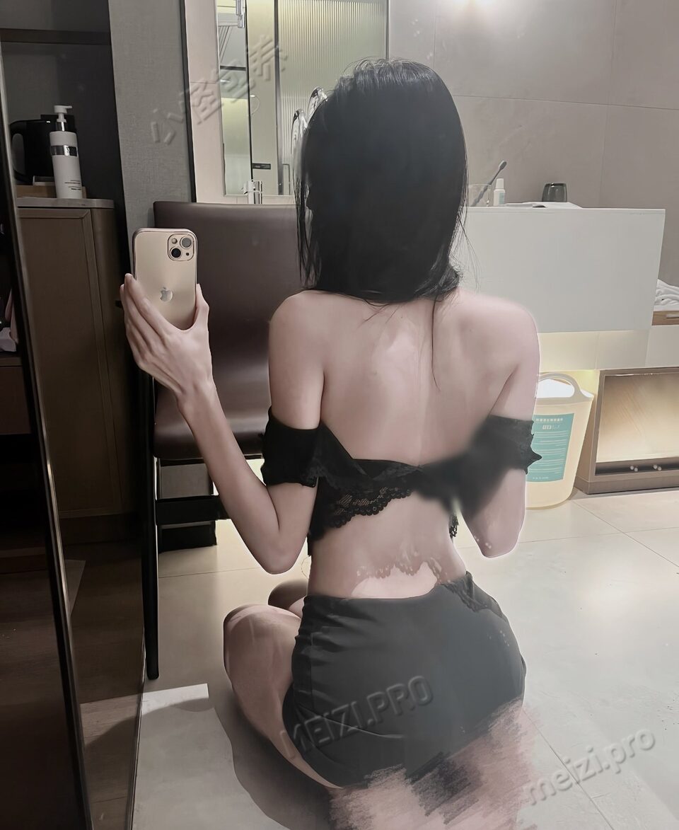 广西 柳州 18岁 172cm 105 B杯 无 可同居做饭 温柔 听话 乖巧听话 温柔体贴 会照顾人 把金主当爸爸对待 不是很过分的要求都可以接受 会提供情绪价值 期待老板开发多姿势 抽烟纹身:有抽烟或纹身 SM:否 无套:可 口交:可 过夜:可 同居:可 可飞:可 价格:4 特点:可同居做饭 温柔 听话 乖巧听话 温柔体贴 会照顾人 把金主当爸爸对待 不是很过分的要求都可以接受 会提供情绪价值 期待老板开发多姿势