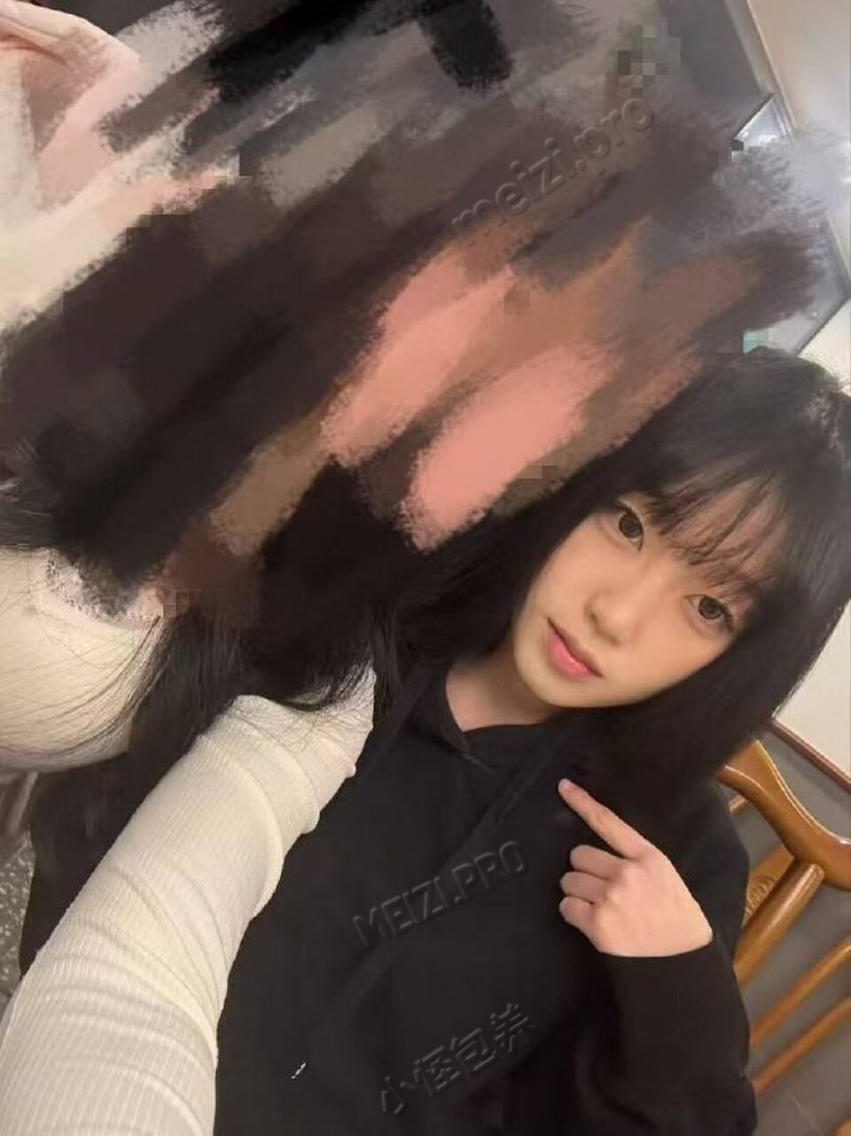 山东 青岛 18岁 162cm 48 B杯 学生 前凸后翘 抽烟纹身:无 SM:否 无套:否 口交:可 过夜:可 同居:可 可飞:可 外省,港澳否 价格:10 特点:前凸后翘