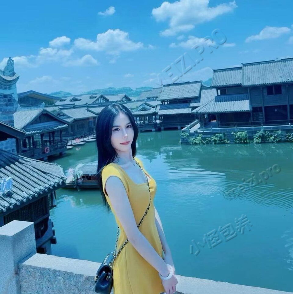四川 成都 19岁 165cm 88 A杯 学生 SM:是 无套:可 口交:可 过夜:可 同居:可 可飞:可 其他城市 港澳 价格:9