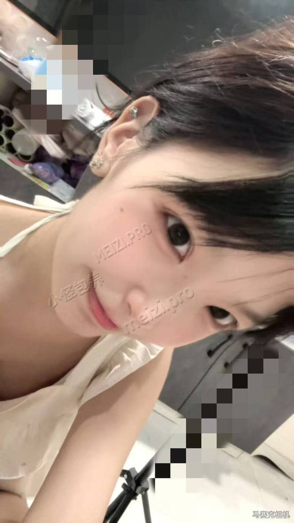 河南 郑州 18岁 168cm 90 B杯 主播 好相处，身材比例好，皮肤白皙，听话懂事，第一次下海 抽烟纹身:无 SM:是 无套:可 口交:可 过夜:可 同居:可 可飞:可 价格:5 特点:好相处，身材比例好，皮肤白皙，听话懂事，第一次下海