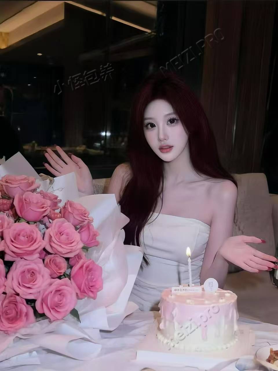 江苏 无锡 22岁 169cm 96 B杯 主播 娱乐小主播，性格开朗活泼，情商高，会聊天、有共情能力，腿长，皮肤白、身材比例好，事少会配合，可以cos角色，穿情趣制服，是个反差女，接受能力强 抽烟纹身:无 SM:是 无套:否 口交:可 过夜:可 同居:否 可飞:能 价格:12 特点:娱乐小主播，性格开朗活泼，情商高，会聊天、有共情能力，腿长，皮肤白、身材比例好，事少会配合，可以cos角色，穿情趣制服，是个反差女，接受能力强