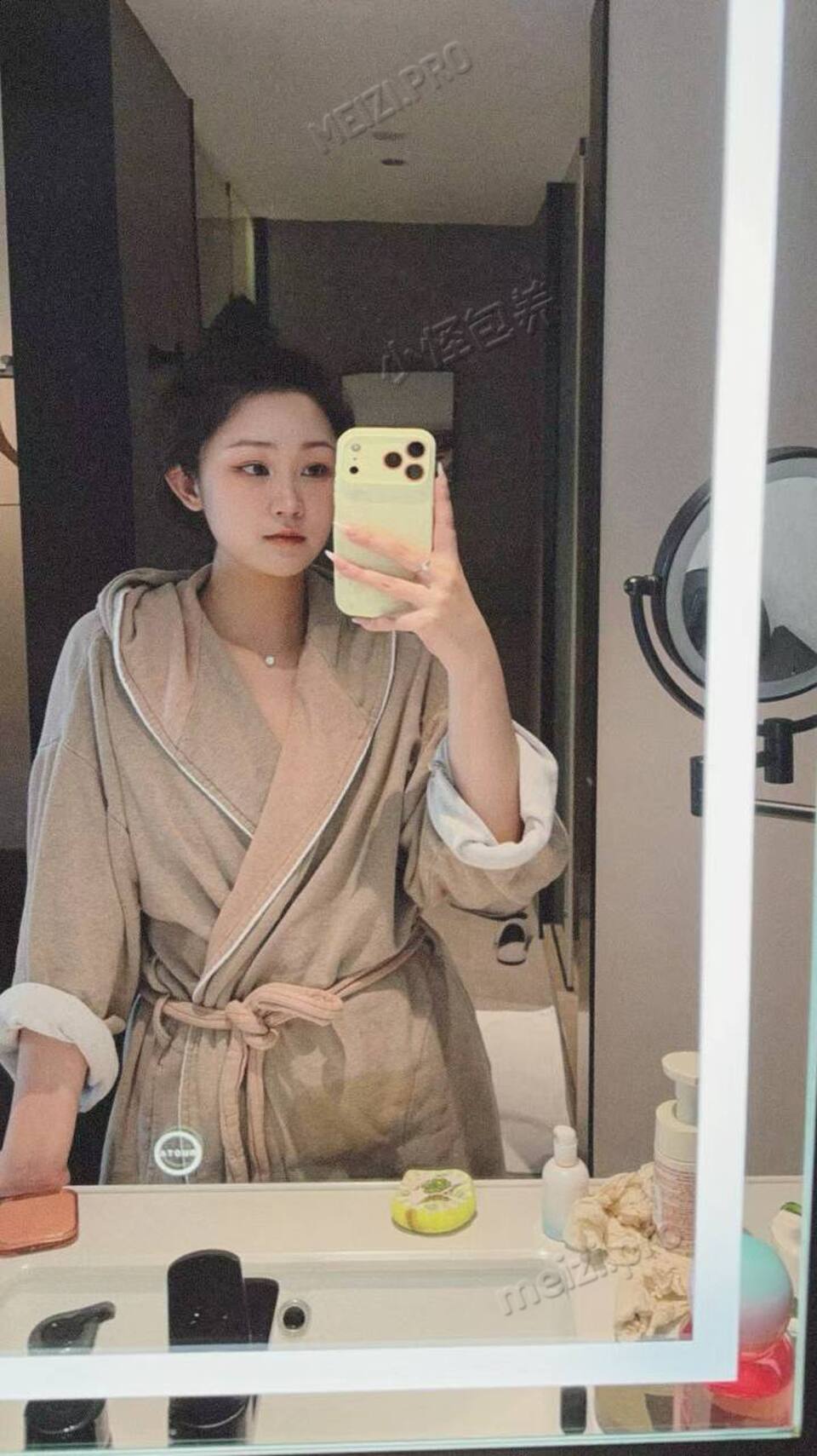 广东 广州 26岁 170cm 120 C杯 自由 活泼开朗,善于沟通,气氛组,可御可萝,情绪价值满满,唱歌好听,顶级S可M 抽烟纹身:有抽烟有纹身 SM:是 无套:可 口交:可 过夜:可 同居:可 可飞:可 可出国 有港澳通行证 价格:12 特点:活泼开朗,善于沟通,气氛组,可御可萝,情绪价值满满,唱歌好听,顶级S可M