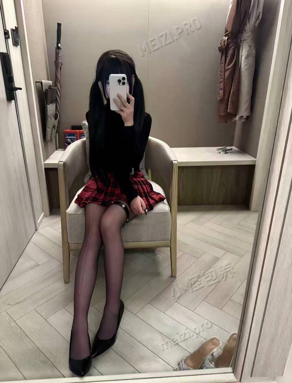 浙江 杭州 18岁 162cm 75 B杯 学生 小猫 萝御双修 性格好沟通 听话懂事 笑起来有酒窝 会带动气氛不会尴尬冷场 抽烟纹身:有抽烟或纹身 SM:是 无套:可 口交:可 过夜:可 同居:否 可飞:能 价格:20 特点:小猫 萝御双修 性格好沟通 听话懂事 笑起来有酒窝 会带动气氛不会尴尬冷场