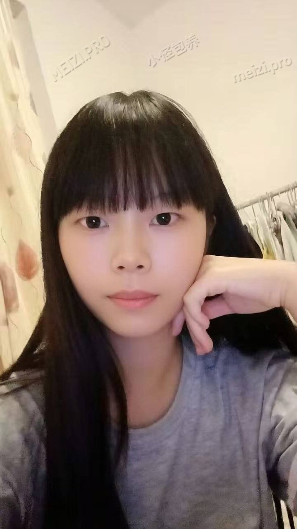 广东 东莞 19岁 168cm 90 B杯 待业 喜欢被调教，清纯可爱，听话懂事，乖巧伶俐，可盐可甜，小鸟依人，配合度高，娇小玲珑，接受程度高 抽烟纹身:无纹身 SM:是 无套:可 口交:可 过夜:可 同居:可 可飞:可 港澳否 价格:1-10 特点:喜欢被调教，清纯可爱，听话懂事，乖巧伶俐，可盐可甜，小鸟依人，配合度高，娇小玲珑，接受程度高