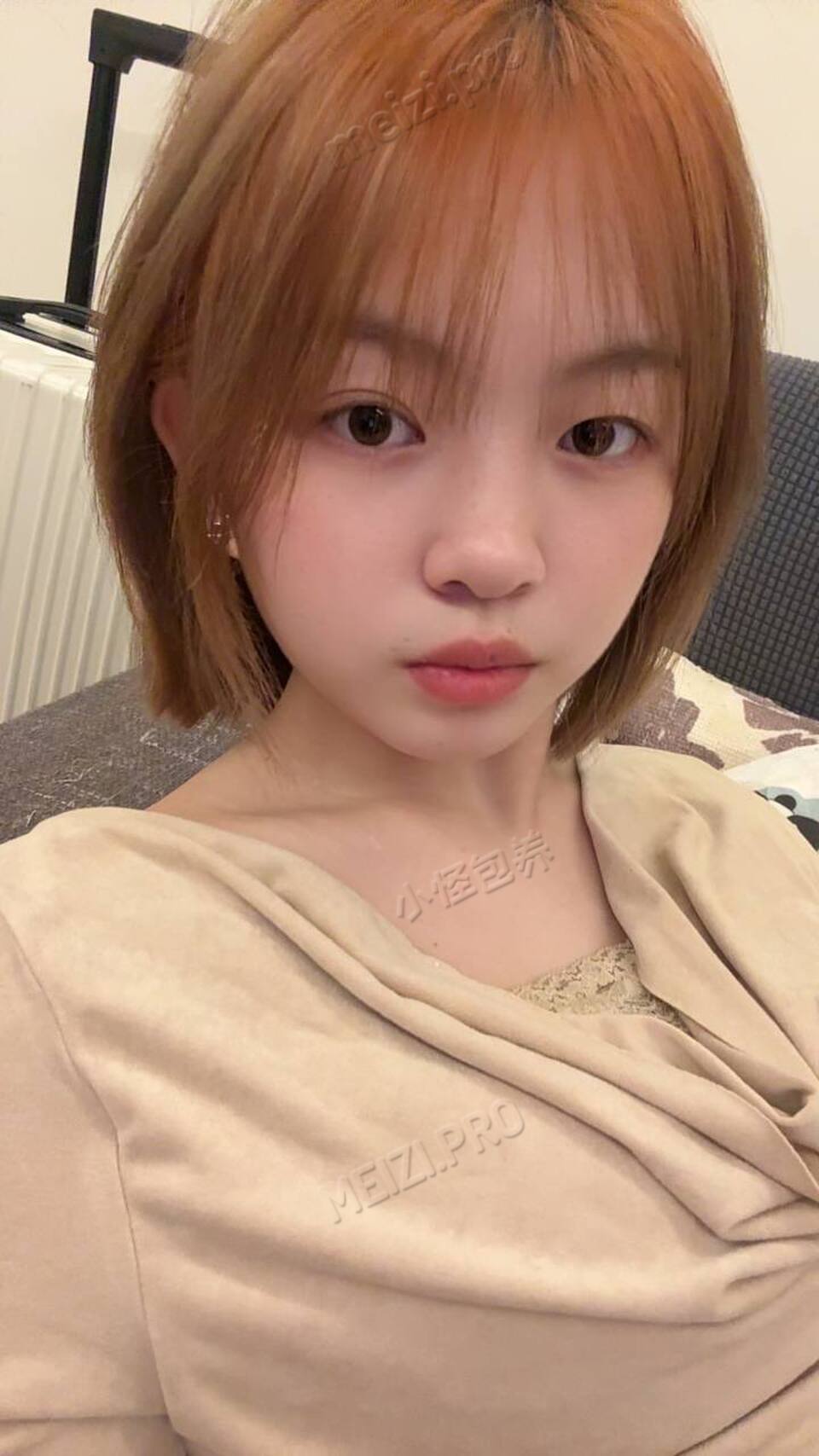 广东 深圳 19岁 159cm 95 A杯 销售 皮肤好 性格好 抽烟纹身:无 SM:否 无套:否 口交:可 过夜:可 同居:否 可飞:能 价格:9 特点:皮肤好 性格好