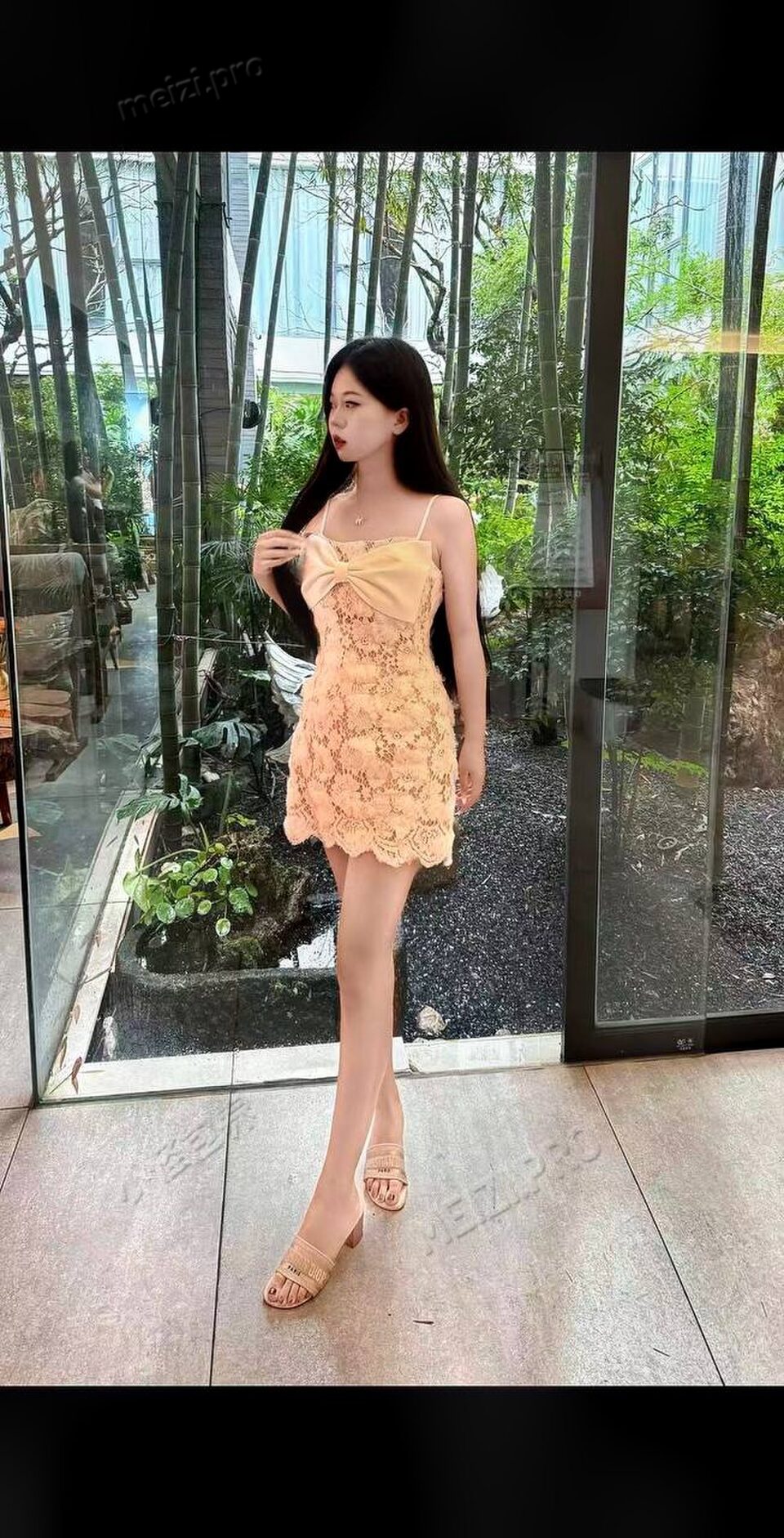 云南 昆明 18岁 165cm 55 C杯 学生 温柔 听话 事少 抽烟纹身:无 SM:是 无套:可 口交:可 过夜:可 同居:否 可飞:否 价格:4 特点:温柔 听话 事少