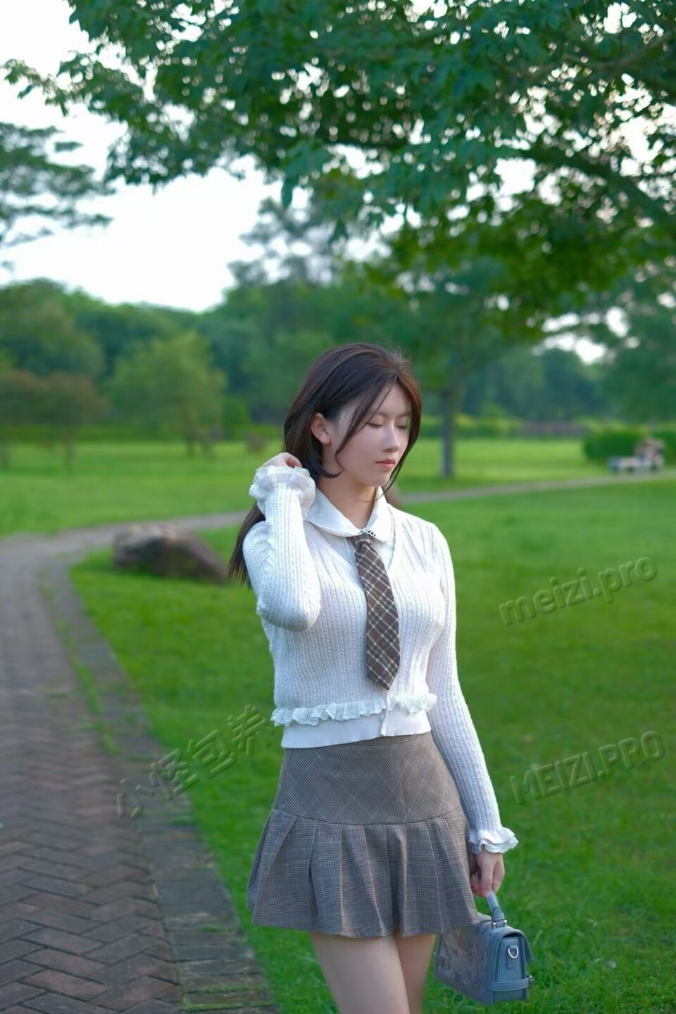 广东 深圳 22岁 165cm 96 C杯 学生 可甜可萌花样多 抽烟纹身:无纹身 SM:是 无套:否 口交:可 过夜:可 同居:可 可飞:可 其他城市 有港澳通行证 价格:10 特点:可甜可萌花样多