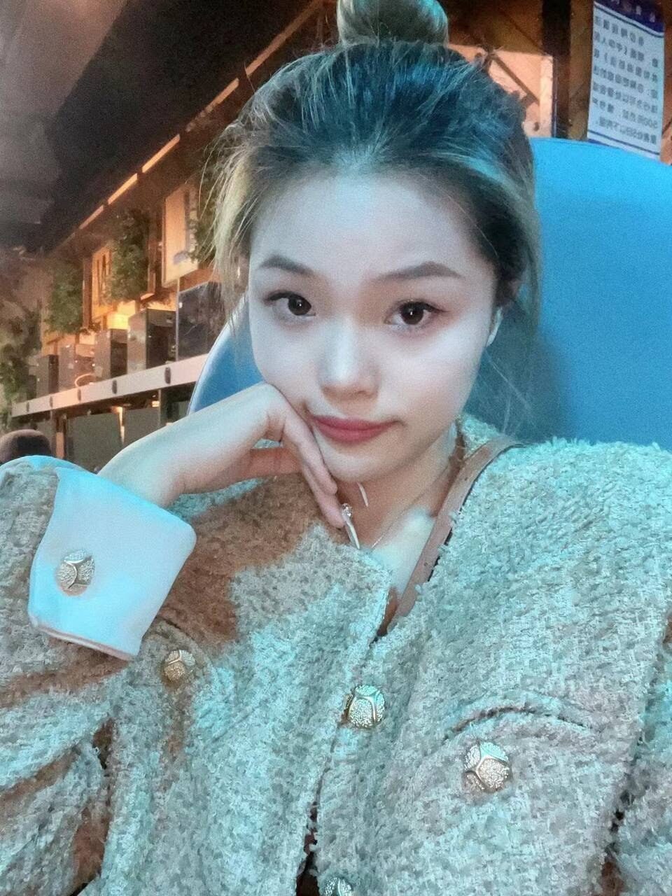 四川 成都 24岁 171cm 108 B杯 川渝妹子 个性豪爽 新人第一次 能喝能玩有情绪价值 内心腼腆 希望哥哥爱 抽烟纹身:无纹身 SM:是 无套:可 口交:否 过夜:可 同居:否 可飞:可 价格:3.8 特点:川渝妹子 个性豪爽 新人第一次 能喝能玩有情绪价值 内心腼腆 希望哥哥爱