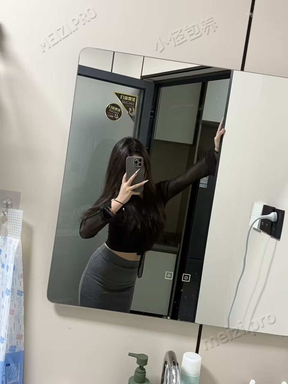浙江 台州 18岁 160cm 105 C杯 DJ 年纪小但懂事,唱歌跳舞,性格好 抽烟纹身:不抽烟有纹身 SM:是 无套:可 口交:可 过夜:可 同居:可 可飞:可 价格:8 特点:年纪小但懂事,唱歌跳舞,性格好