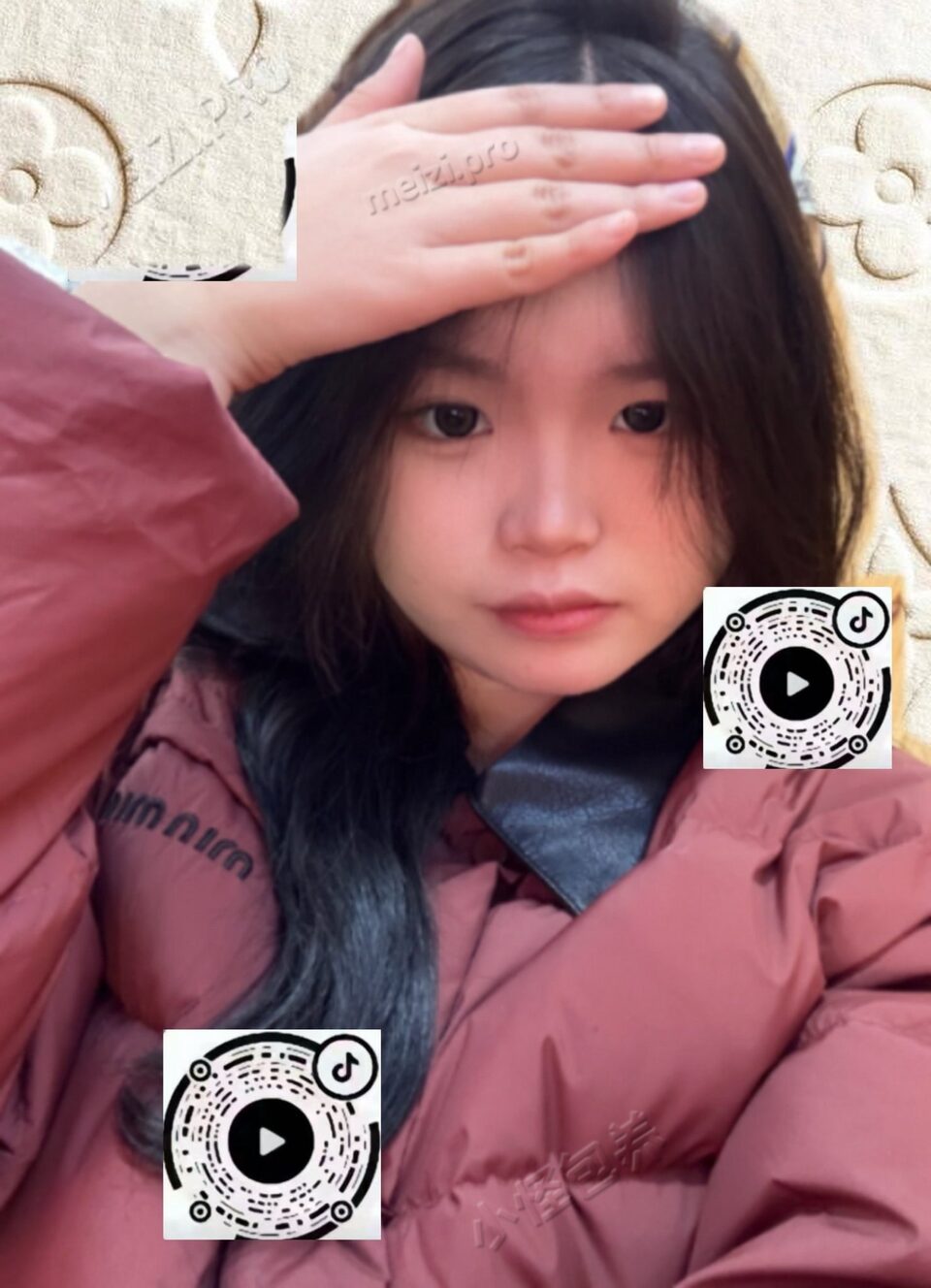 贵州 贵阳 18岁 165cm 130 B杯 学生 甜妹粘人听话 抽烟纹身:无 SM:是 无套:否 口交:可 过夜:可 同居:否 可飞:只接受广州 价格:3 特点:甜妹粘人听话