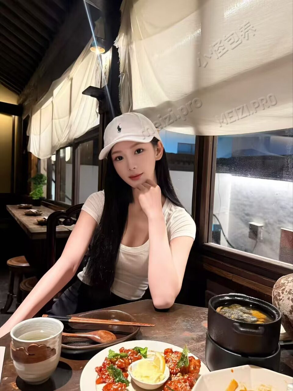 浙江 杭州 20岁 168cm 45 A杯 刚毕业 爱运动 抽烟纹身:无纹身 SM:是 无套:可 口交:可 过夜:可 同居:否 可飞:能 价格:40 特点:爱运动