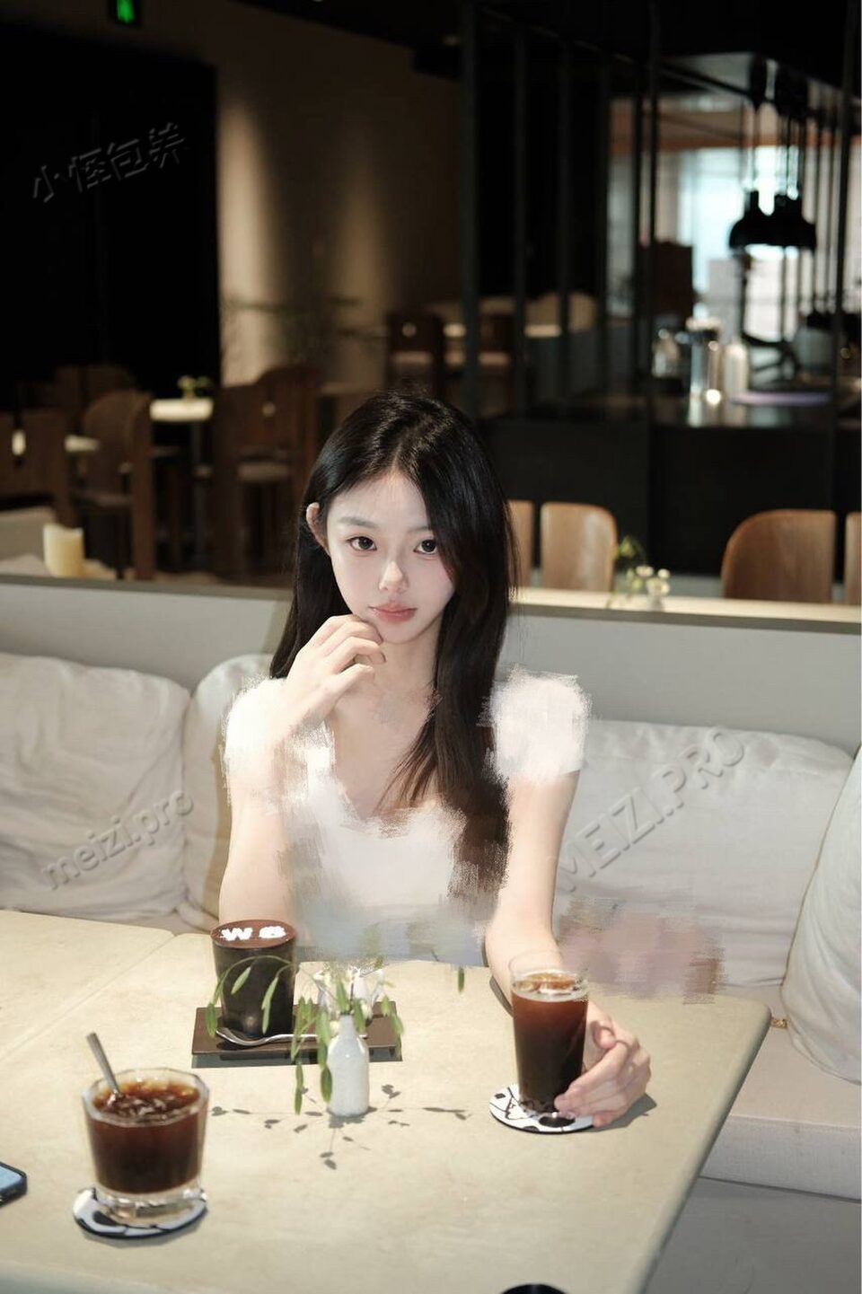 广东 深圳 22岁 165cm 88 B杯 冷白皮 不照骗 SM:否 无套:否 口交:可 过夜:可 可飞:可 价格:21 特点:冷白皮 不照骗