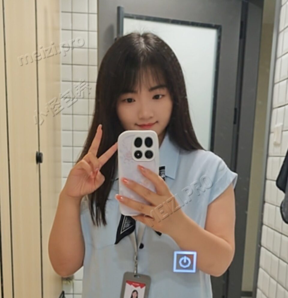 广东 珠海 26岁 156cm 107 B杯 工作 见面满意能开房 抽烟纹身:无 SM:否 无套:否 口交:可 过夜:可 同居:否 可飞:否 价格:15 特点:见面满意能开房