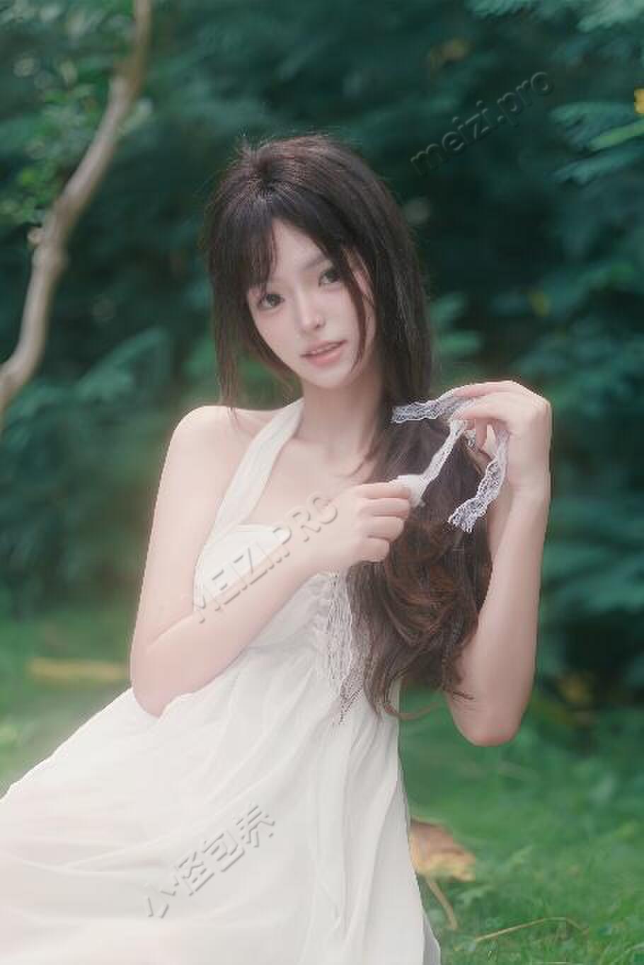 广西 南宁 20岁 166cm 100 C杯 学生 全身无整，不照骗，懂事好沟通，外向主动，学的播音，声甜像台妹，腰细臀翘，有健身习惯腰68，臀95 抽烟纹身:无 SM:否 无套:否 口交:可 过夜:可 同居:可 可飞:可 价格:18 特点:全身无整，不照骗，懂事好沟通，外向主动，学的播音，声甜像台妹，腰细臀翘，有健身习惯腰68，臀95