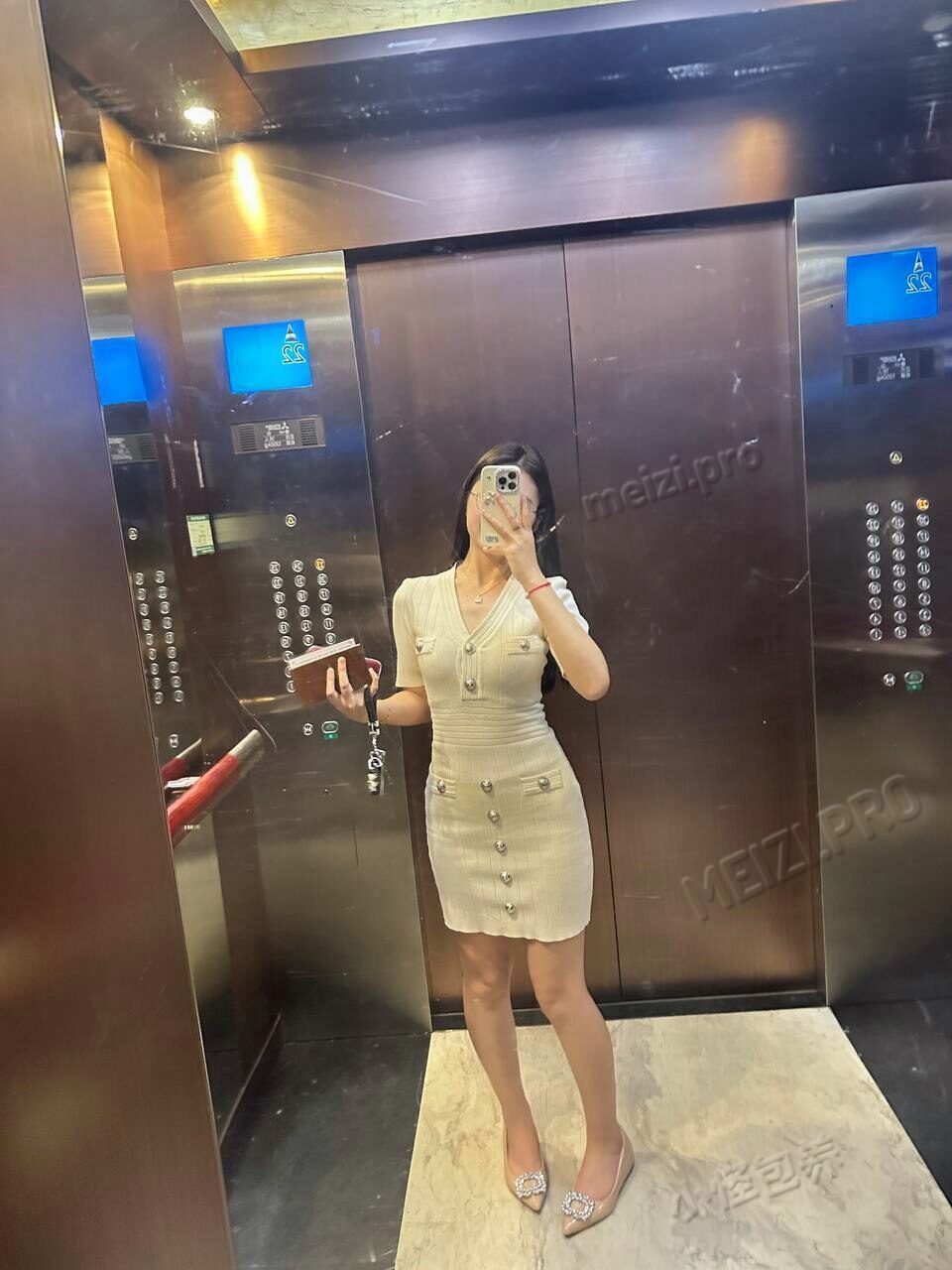 云南 德宏 23岁 162cm 94 A杯 漂亮,身材好,屁股翘 抽烟纹身:无 SM:是 无套:否 口交:否 过夜:可 同居:可 可飞:可 价格:8 特点:漂亮,身材好,屁股翘