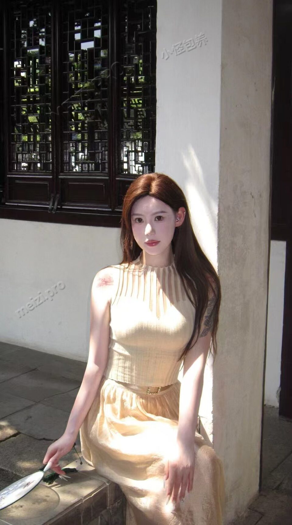 浙江 丽水 25岁 160cm 100 C杯 少妇 漂亮小少妇，第一次找哥哥，爬行 滴蜡 外出带器具 鞭打轻 耳光轻，皮肤白，不介意对方年龄 抽烟纹身:不抽烟有纹身 SM:是 无套:可 口交:可 过夜:可 同居:可 可飞:可 江苏 上海 福建 广东 江西 广西 云南 价格:10 特点:漂亮小少妇，第一次找哥哥，爬行 滴蜡 外出带器具 鞭打轻 耳光轻，皮肤白，不介意对方年龄