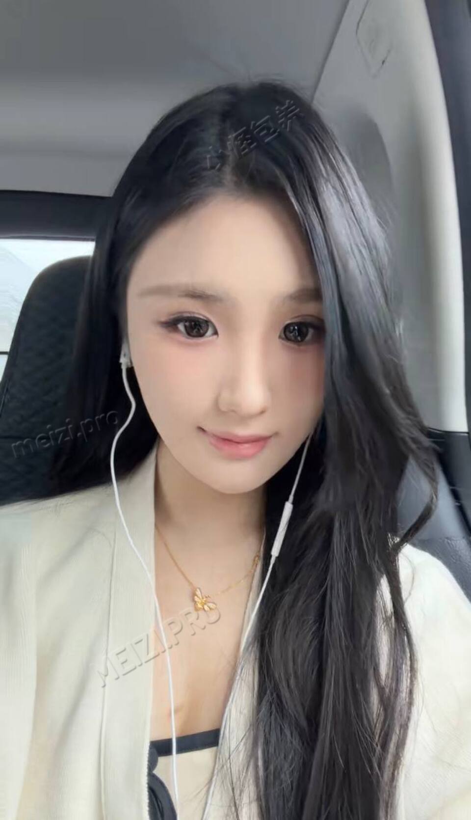 广东 广州 22岁 166cm 92 C杯 学生 本科在读,黑发淡妆清纯甜美、听话懂事、温柔乖巧、双商在线,英语四六级日常沟通,喜欢普拉提、打羽毛球、唱歌、跳舞、画画,无整、皮肤白 抽烟纹身:无 SM:是 无套:否 口交:可 过夜:可 同居:可 可飞:可 可外省可出国 价格:45 特点:本科在读,黑发淡妆清纯甜美、听话懂事、温柔乖巧、双商在线,英语四六级日常沟通,喜欢普拉提、打羽毛球、唱歌、跳舞、画画,无整、皮肤白