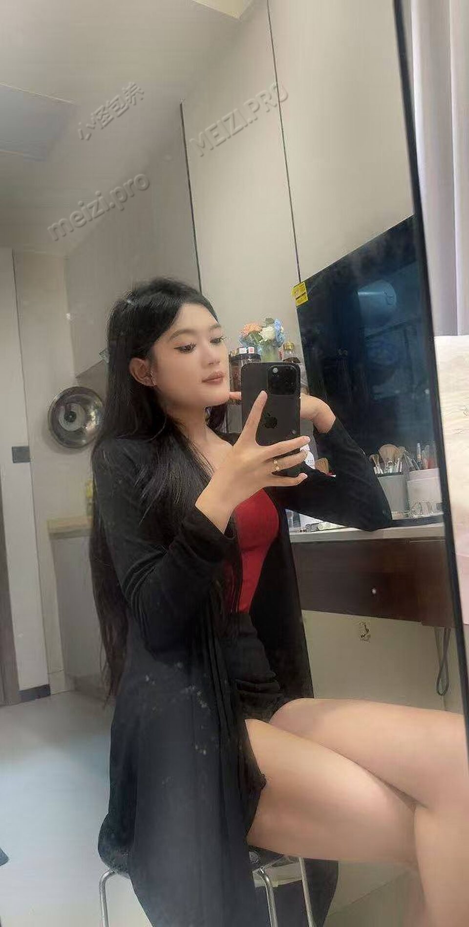 浙江 金华 23岁 166cm 90 B杯 美甲师 会打台球会做饭还可以做美甲 抽烟纹身:不抽烟有一点点纹身 SM:否 无套:否 口交:可 过夜:可 同居:可 可飞:可 价格:6 特点:会打台球会做饭还可以做美甲