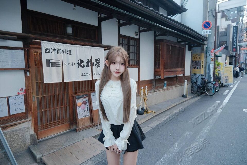 广东 广州 天河 18岁 162cm 95 C杯 学生 舞蹈生 皮肤白 长相清纯 英语好 抽烟纹身:无 SM:是 无套:否 口交:可 过夜:可 同居:可 可飞:可,安全国家 价格:25 特点:舞蹈生 皮肤白 长相清纯 英语好