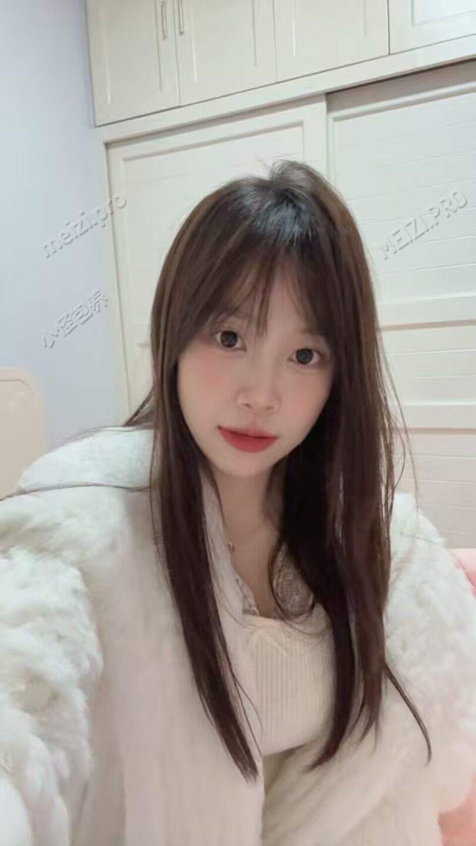 四川 自贡 26岁 158cm 95 B杯 护士 服从性高 抽烟纹身:有纹身 SM:否 无套:可 口交:可 过夜:可 同居:否 可飞:可 价格:20 特点:服从性高