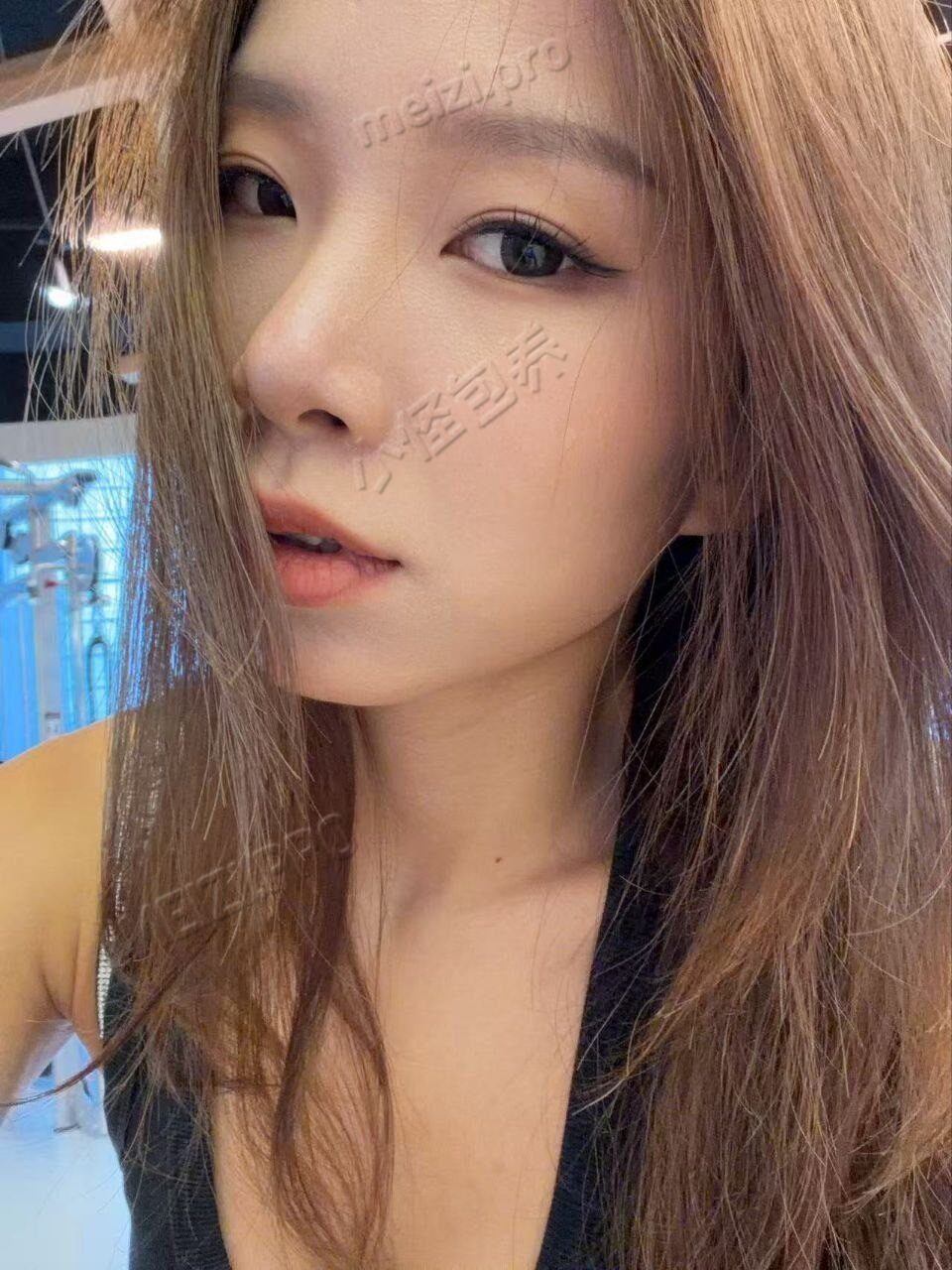 广东 深圳 26岁 165cm 55 B杯 待业 潮汕女生,港女长相,身材比例好,臀围98,做饭好吃,会唱歌 抽烟纹身:无纹身 SM:是 无套:否 口交:可 过夜:可 同居:可 可飞:可 旅游可 价格:20 特点:潮汕女生,港女长相,身材比例好,臀围98,做饭好吃,会唱歌
