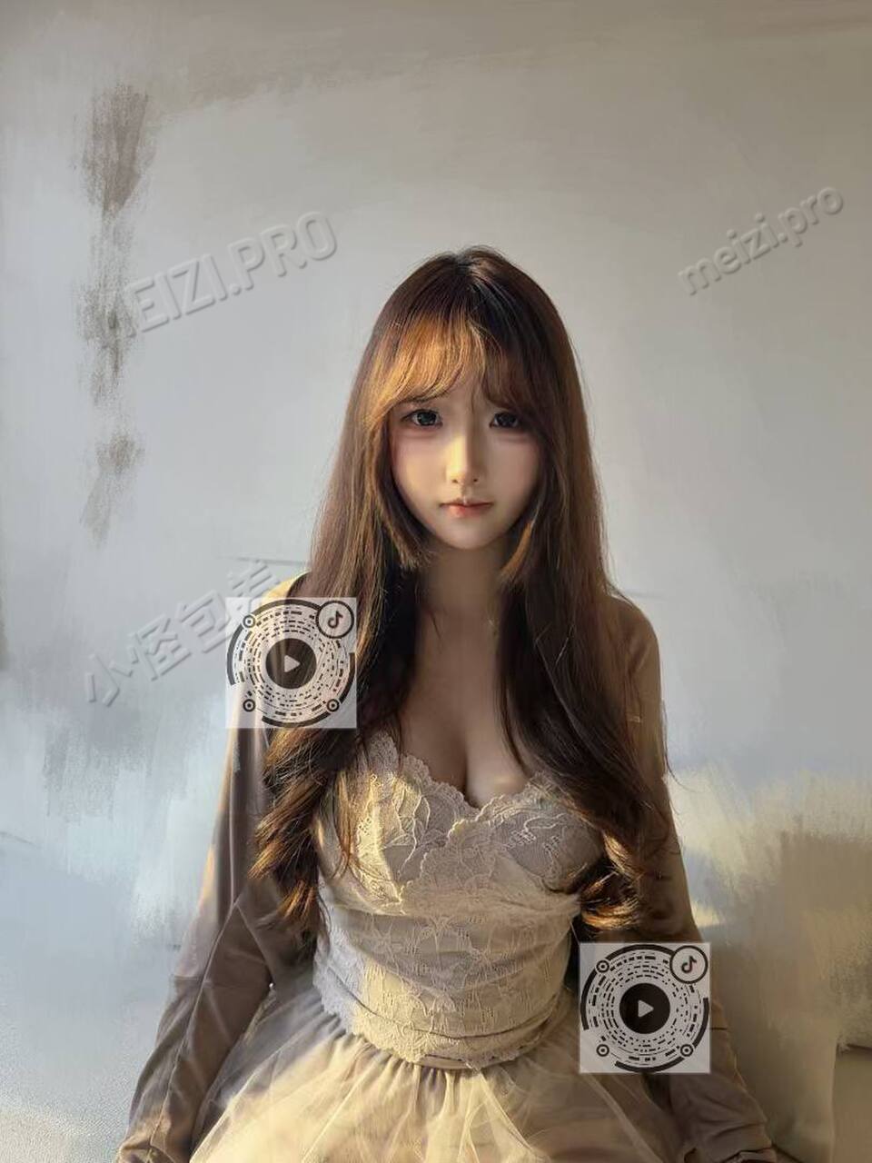 浙江 海宁 18岁 170cm 120 D杯 学生 是处女 抽烟纹身:无纹身 SM:否 无套:否 口交:否 过夜:否 同居:否 价格:5 特点:是处女