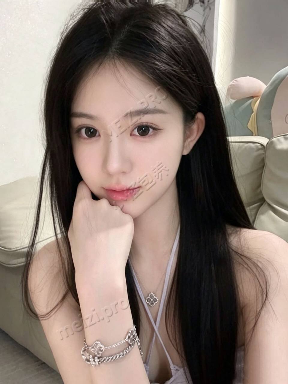 湖南 长沙 22岁 168cm 98 C杯 银行实习 刚毕业,在银行实习。会书法,有瑜伽教练证、不抽烟没有纹身无不良嗜好,性格慢热、温柔好沟通 抽烟纹身:无 SM:是 无套:否 口交:可 过夜:可 同居:可 可飞:可 外省,港澳 价格:25 特点:刚毕业,在银行实习。会书法,有瑜伽教练证、不抽烟没有纹身无不良嗜好,性格慢热、温柔好沟通