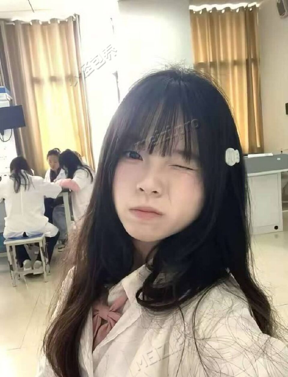 贵州 遵义 20岁 166cm 92 B杯 学生 情商高 可爱 抽烟纹身:无 SM:是 无套:否 口交:可 过夜:可 同居:否 可飞:否 价格:10 特点:情商高 可爱