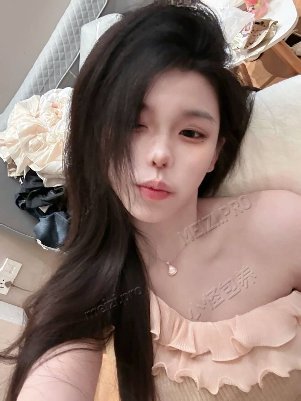 浙江 杭州 19岁 168cm 95 C杯 学生 学生在读 无整 皮肤好 白 模特 本人更好看 抽烟纹身:无 SM:是 无套:可 口交:可 过夜:可 同居:可 可飞:可 价格:15 特点:学生在读 无整 皮肤好 白 模特 本人更好看