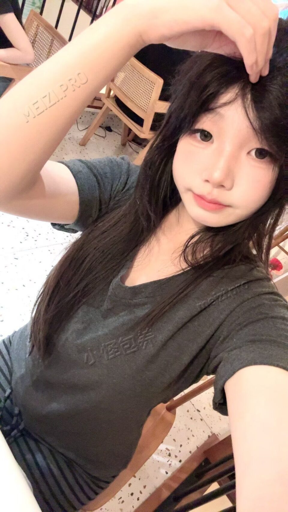 湖北 武汉 18岁 167cm 120 B杯 学生 学生 就周六有时间 抽烟纹身:无 SM:否 无套:可 口交:否 过夜:否 同居:否 价格:3 特点:学生 就周六有时间