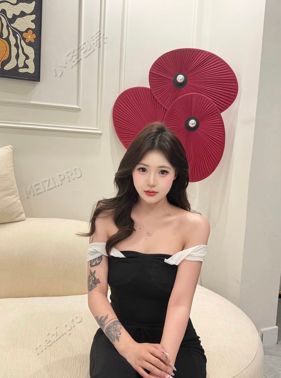 四川 成都 18岁 165cm 98 C杯 工作 秀外慧中，清丽脱俗，貌美如花，温文尔雅，听话懂事，乖巧伶俐，小鸟依人，娇小玲珑，可盐可甜，活泼开朗，会提供情绪价值，待开发更多的新玩法 抽烟纹身:不抽烟有纹身 SM:否 无套:可 口交:否 过夜:可 同居:否 可飞:可 价格:6 特点:秀外慧中，清丽脱俗，貌美如花，温文尔雅，听话懂事，乖巧伶俐，小鸟依人，娇小玲珑，可盐可甜，活泼开朗，会提供情绪价值，待开发更多的新玩法