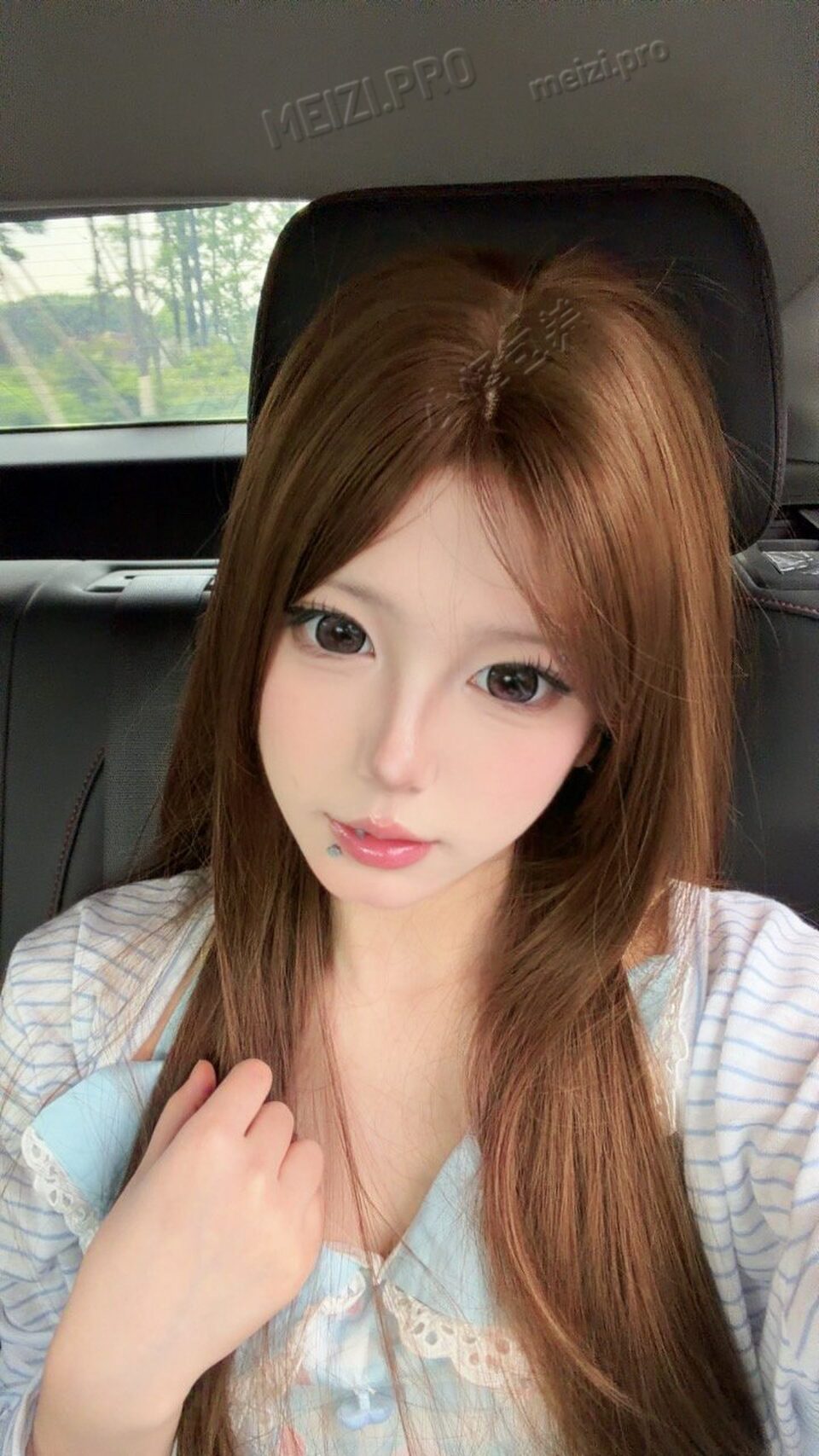 浙江 义乌 19岁 160cm 83 C杯 可带姐妹双飞,长的好看,性格活泼开朗不冷场,身材纤细,颜值气质都在线,床上肯配合肯放开 抽烟纹身:有抽烟 SM:否 无套:可 口交:可 过夜:可 同居:否 可飞:可 价格:20 特点:可带姐妹双飞,长的好看,性格活泼开朗不冷场,身材纤细,颜值气质都在线,床上肯配合肯放开