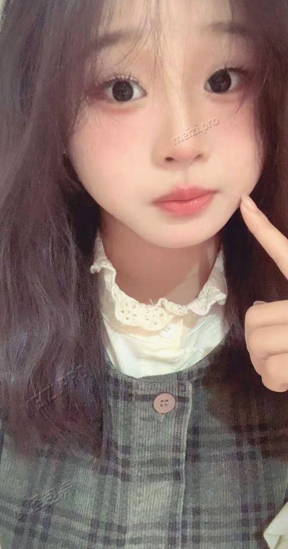 福建 泉州 18岁 168cm 126.5 C杯 学生 在校生，读书期间周末有空。脾气很好情绪稳定，懂礼仪谈吐有素质，可甜可萌可御，可爱型的，白嫩的，有丢丢微胖。手感好，滑，大C胸，手感好，挺挺的。可无T，可口。 抽烟纹身:抽烟无纹身 SM:是 无套:可 口交:可 过夜:可 同居:否 可飞:不能 价格:3-4 特点:在校生，读书期间周末有空。脾气很好情绪稳定，懂礼仪谈吐有素质，可甜可萌可御，可爱型的，白嫩的，有丢丢微胖。手感好，滑，大C胸，手感好，挺挺的。可无T，可口。