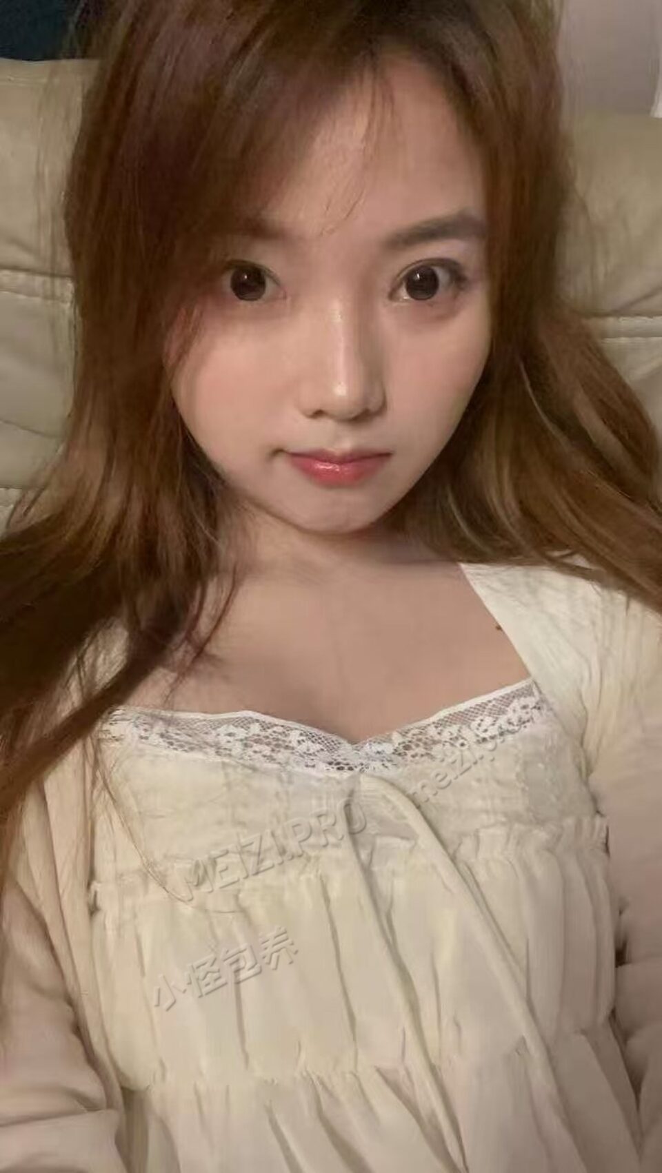 广东 广州 22岁 155cm 44 B杯 美容 听话懂事，稳重大气，情商高，不冷场，能提供情调，会配合，床上性感妖娆，热情奔放配合完美，独立陪伴贴心价值，极致欢愉等你，会带动氛围 抽烟纹身:无 SM:否 无套:否 口交:可 过夜:可 同居:否 可飞:否（周边）可港澳 价格:3/7 特点:听话懂事，稳重大气，情商高，不冷场，能提供情调，会配合，床上性感妖娆，热情奔放配合完美，独立陪伴贴心价值，极致欢愉等你，会带动氛围