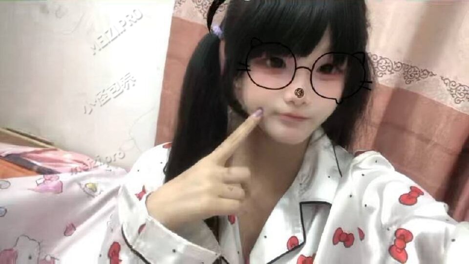 海南 海口 19岁 161cm 86 A杯 我是小蛋糕 抽烟纹身:不抽烟有纹身 SM:否 无套:否 口交:否 过夜:否 可飞:否 价格:3 特点:我是小蛋糕