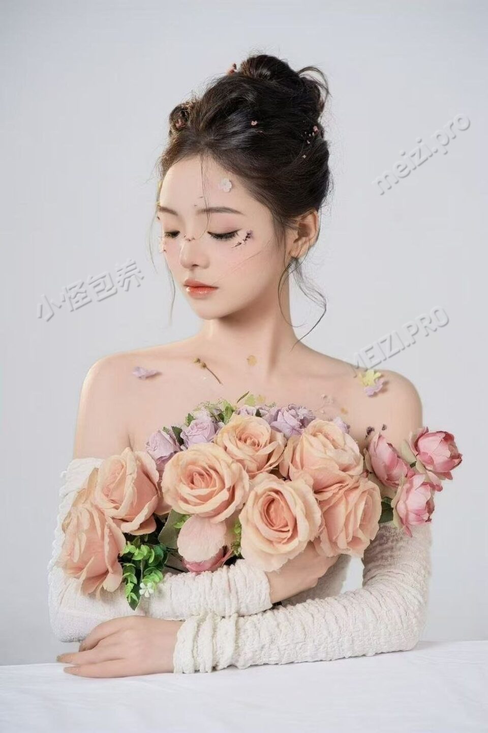广东 深圳 25岁 160cm 90 C杯 文员 与人为善，真诚，温柔，喜欢照顾人，不喜欢大声说话，温柔体贴，懂事，为他人着想，偏安静，需要我活跃气氛的时候也可以外向。甜美清纯 性格温柔 开朗，满满情绪价值，性格活泼，温柔体贴，善解人意 抽烟纹身:无 SM:轻微 无套:否 口交:可 过夜:可 同居:可 可飞:能，有港澳通行证 价格:6 特点:与人为善，真诚，温柔，喜欢照顾人，不喜欢大声说话，温柔体贴，懂事，为他人着想，偏安静，需要我活跃气氛的时候也可以外向。甜美清纯 性格温柔 开朗，满满情绪价值，性格活泼，温柔体贴，善解人意