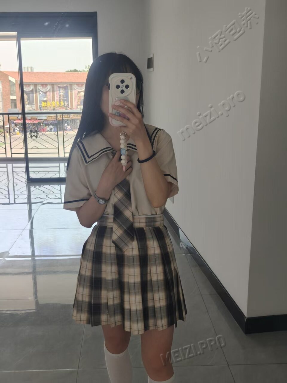 陕西 西安 25岁 156cm 96 B杯 第三方监管 会穿搭，日常jk，爱穿白丝，可甜可御 抽烟纹身:无 SM:否 无套:否 口交:否 过夜:可 同居:否 可飞:能 价格:15 特点:会穿搭，日常jk，爱穿白丝，可甜可御