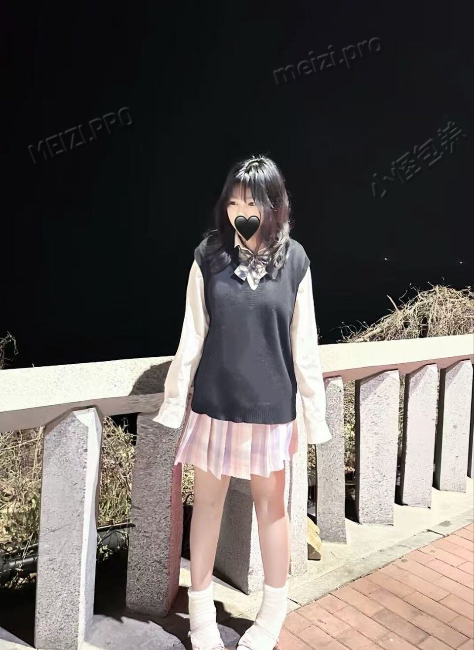 江苏 连云港 18岁 158cm 125 C杯 学生 胸大屁股大微胖 抽烟纹身:无 SM:否 无套:否 口交:可 过夜:可 同居:可 可飞:可 省内 价格:10 特点:胸大屁股大微胖