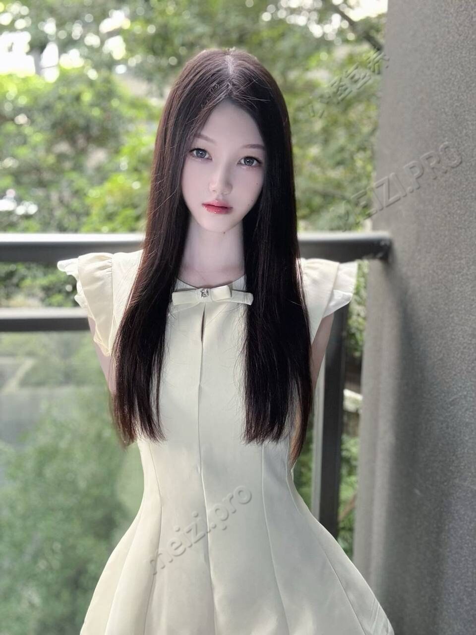 广东 广州 26岁 162cm 90 B杯 硕士 皮肤细腻白皙，英国硕士学位，古筝十级，会聊天情商高，女友感，绝对的反差感 抽烟纹身:无 SM:否 无套:否 口交:可 过夜:可 可飞:可 价格:30 特点:皮肤细腻白皙，英国硕士学位，古筝十级，会聊天情商高，女友感，绝对的反差感