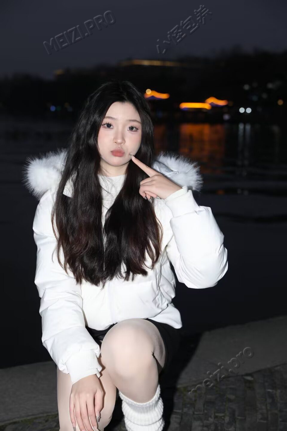 湖北 武汉 21岁 168cm 110 A杯 无业 事少 抽烟纹身:无 SM:否 无套:否 口交:可 过夜:可 同居:可 可飞:可 价格:25 特点:事少